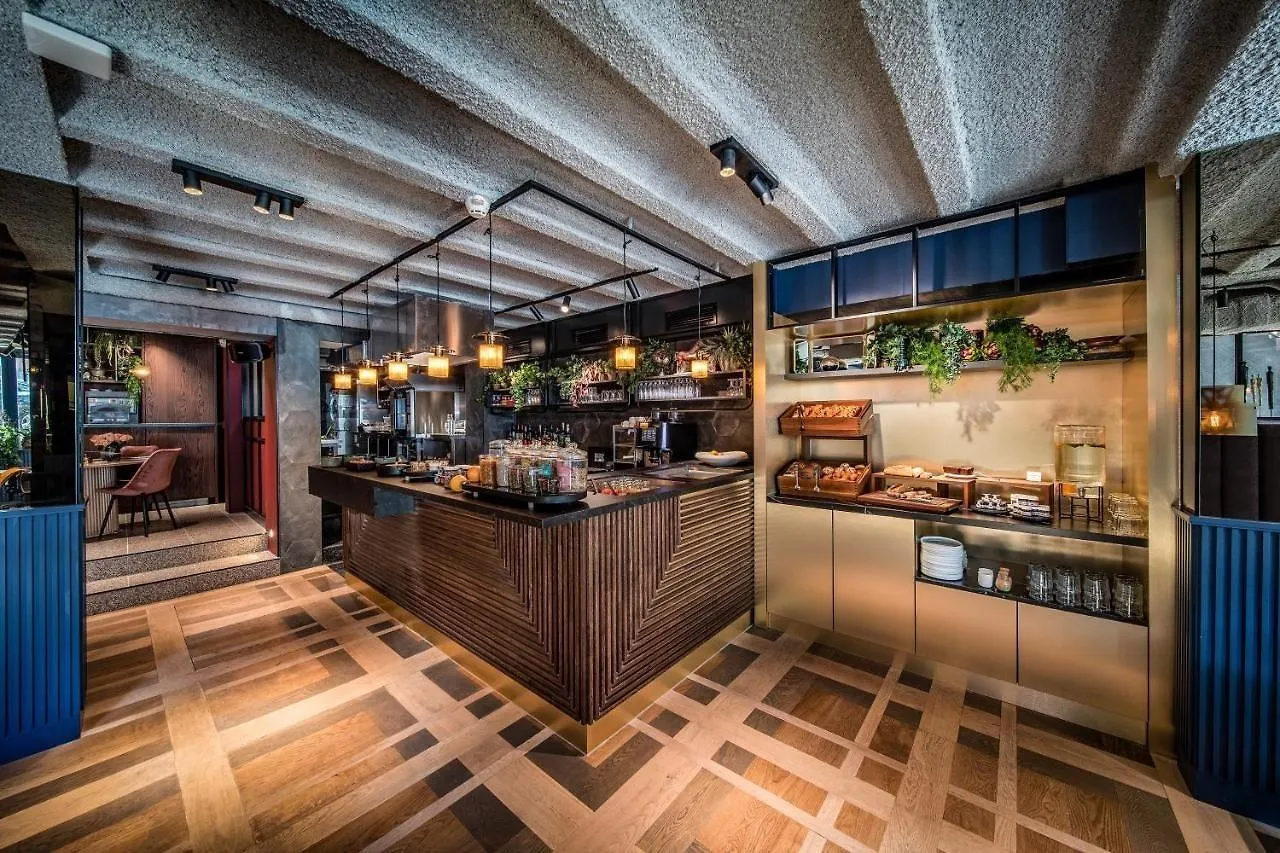 The Highlander Amsterdam Hotel