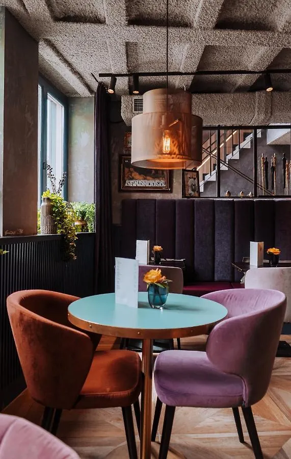 The Highlander Amsterdam Hotel