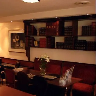 The Highlander Amsterdam Hotel